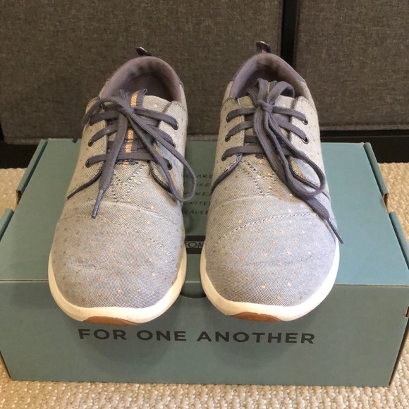 Toms - Picture 2 of 6